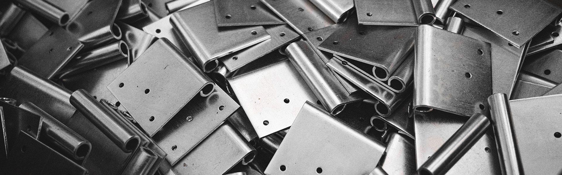 Stanzteile in einer Kiste